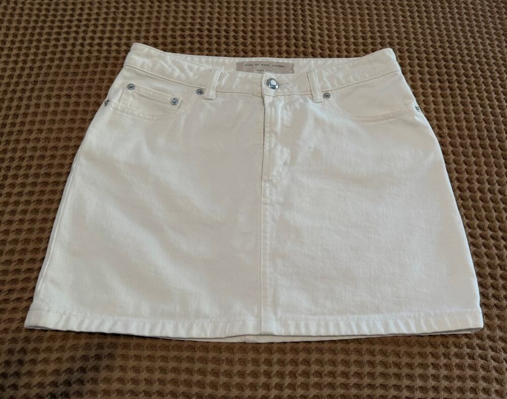 Marc by Marc Jacobs “Icon Mini” White Denim Jean Skirt 
Size 26